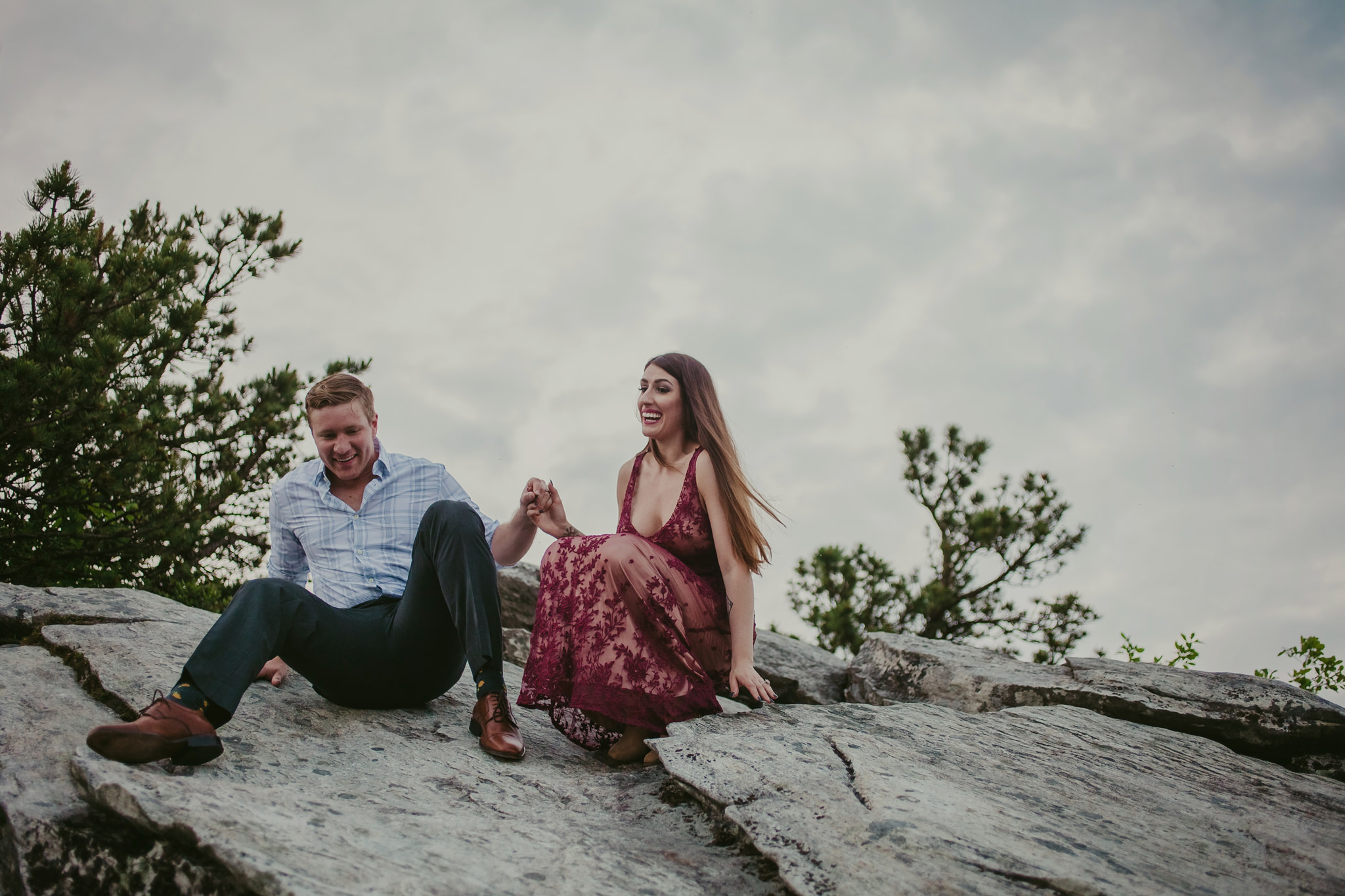 Couple climbs rocks on Hawksbill Mountain in Linville, NC with Mabyn Ludke Photography