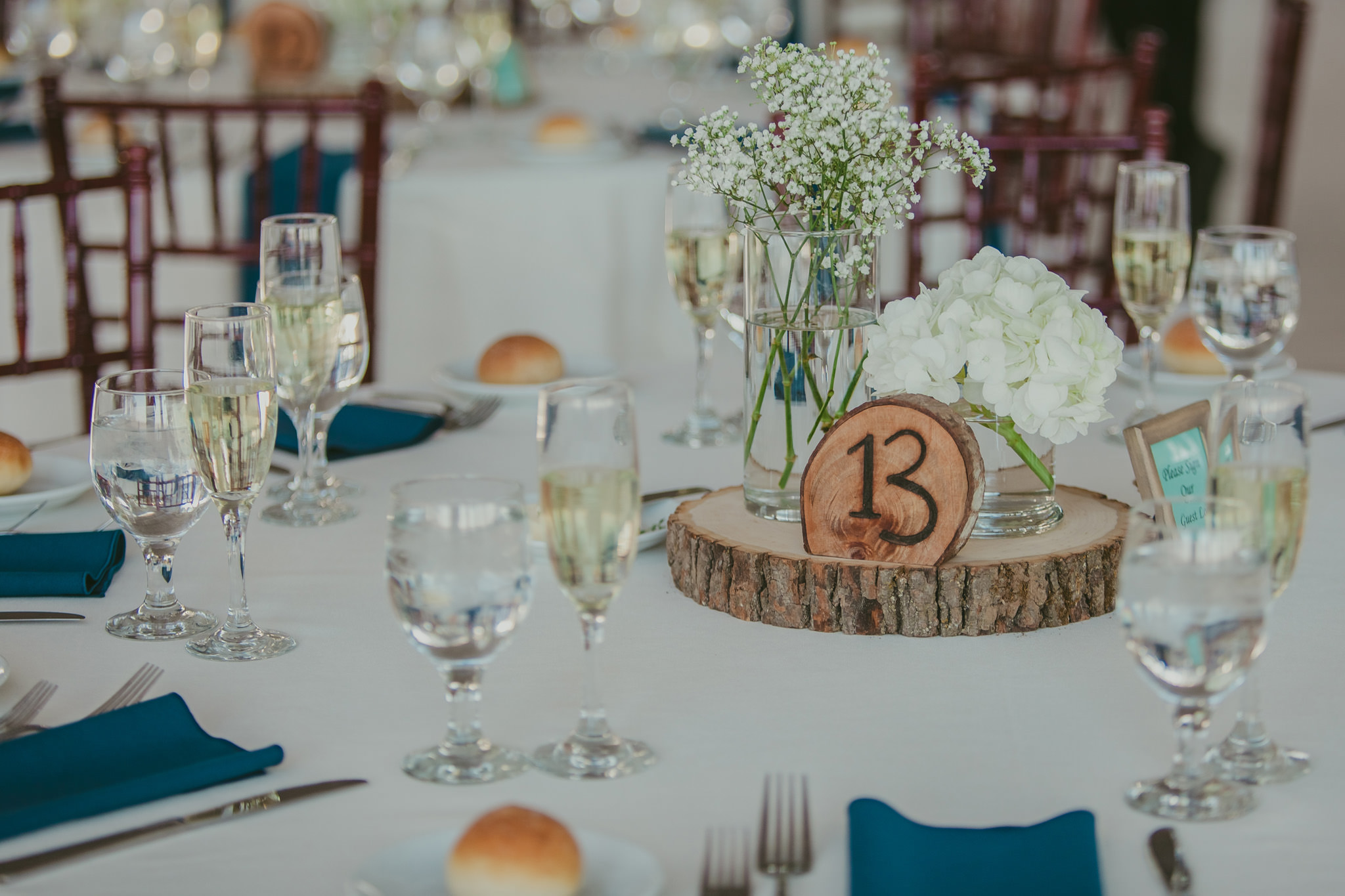A simple woodland themed reception at Glen Foerd on the Delaware