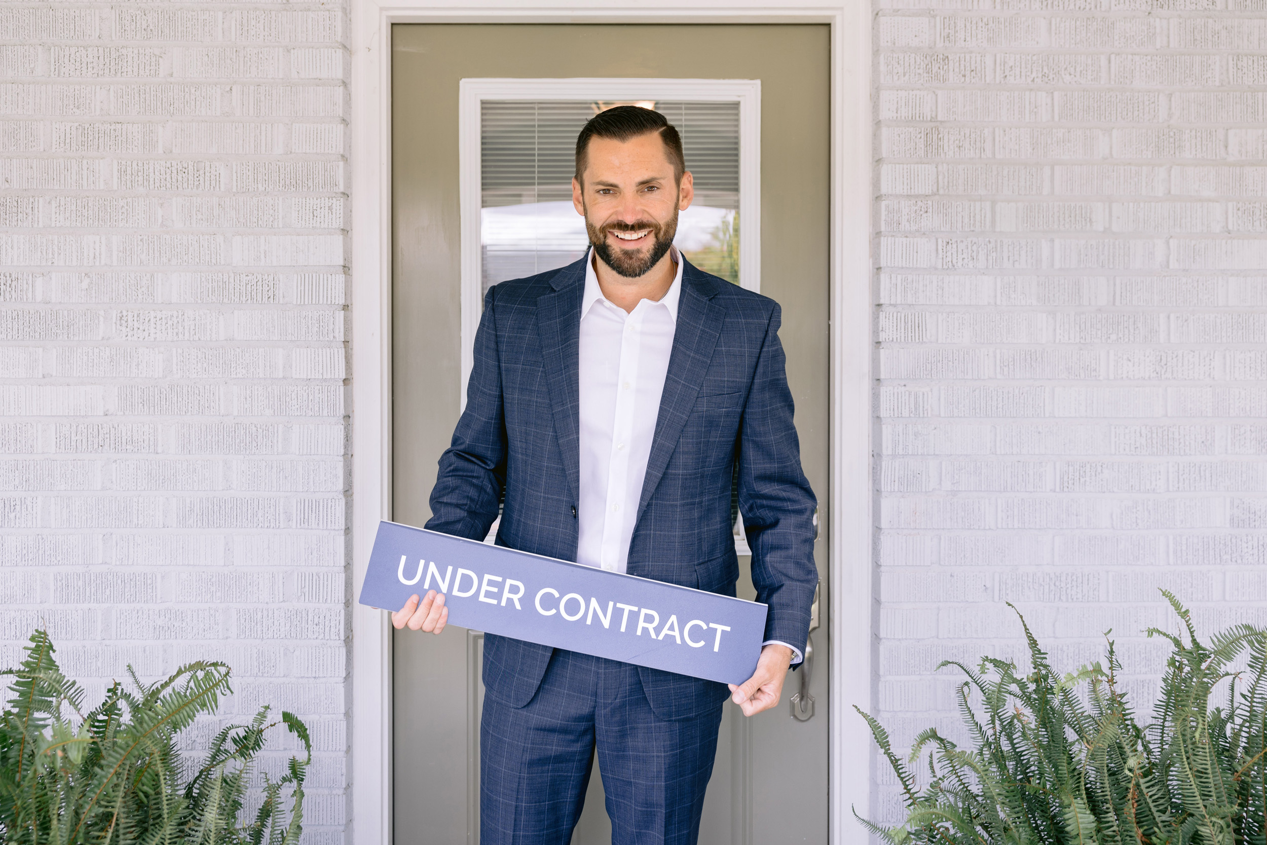 Lee Yokeley of EXP Realty welcomes you home. Photo by Mabyn Ludke Photography in Statesville, NC